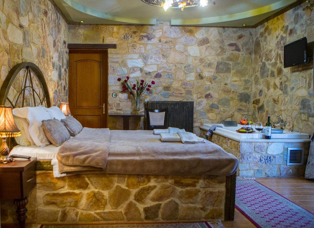 Morfeas Guesthouse Káto Loutrákion Extérieur photo