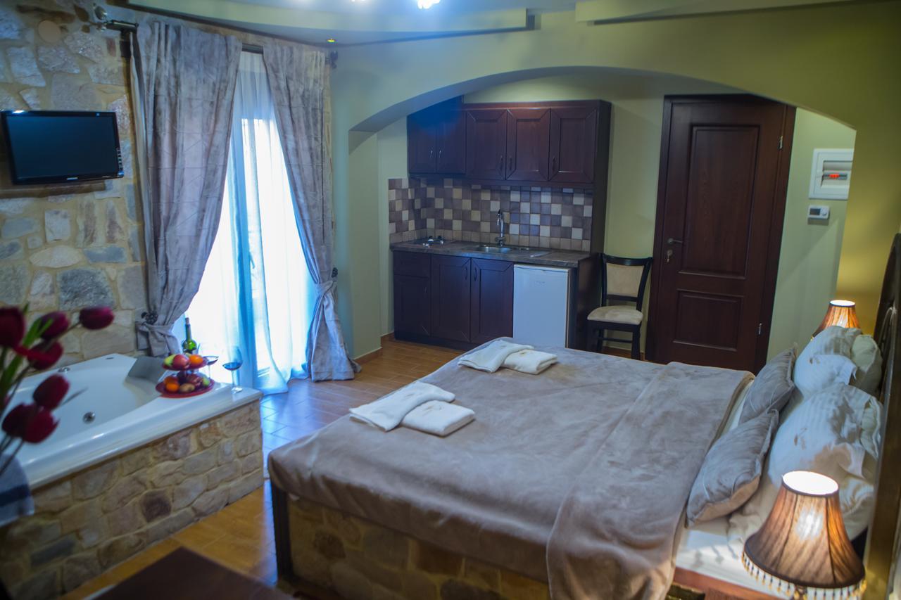 Morfeas Guesthouse Káto Loutrákion Extérieur photo